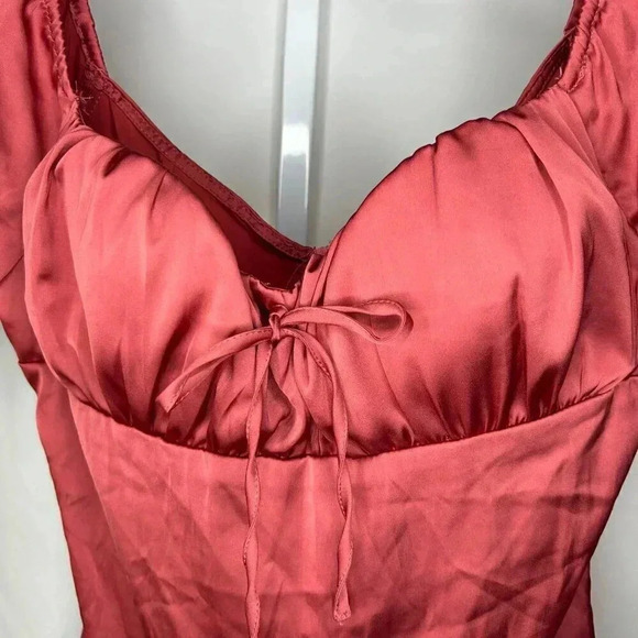 2/$30 Love tree Size Medium Satin Like Body Suit Sweetheart Dusty Red - Picture 3 of 13